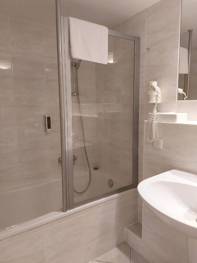 Hotel Goldener Stern Sankt Ingbert Eksteriør bilde